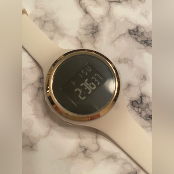 Francesca’s Digital White Silicone Rubber Band Gold Dial Accent Watch - Picture 2 of 11